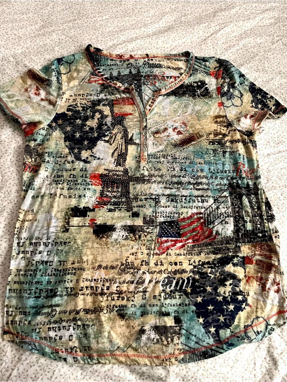 Patriotic Graphic Henley Tee with Statue of Liberty Print